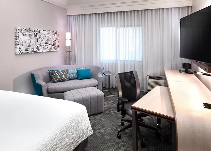 Courtyard By Marriott Pensacola