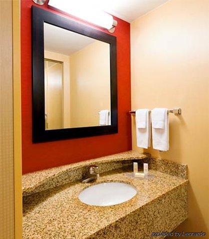 Courtyard By Marriott Pensacola Hotel