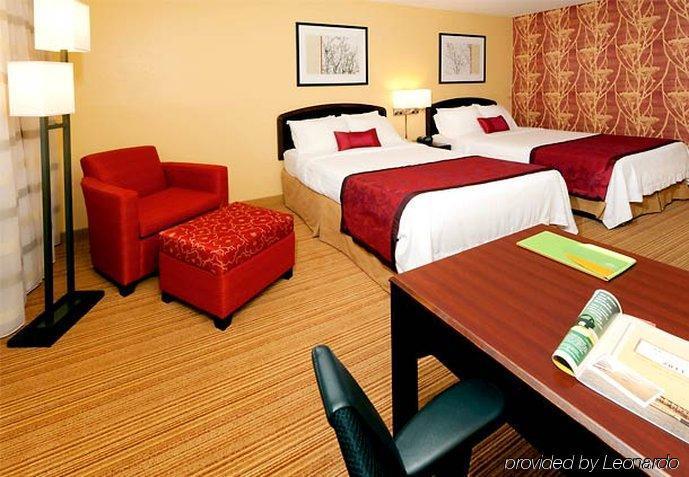 Hotel Courtyard By Marriott Pensacola 3*