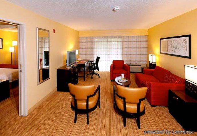 Courtyard By Marriott Pensacola