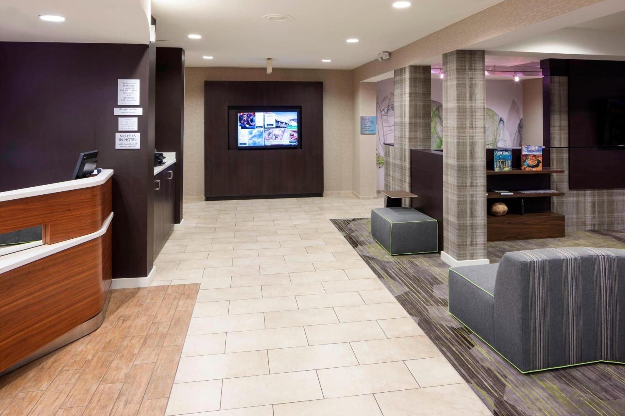 Hotel Courtyard By Marriott Pensacola 3*