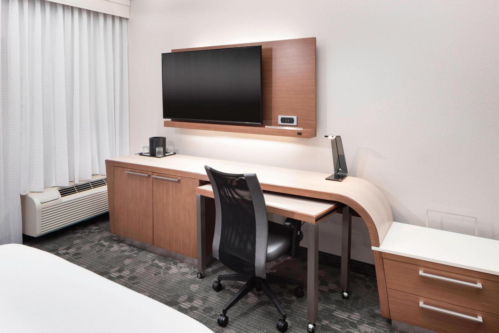 Courtyard By Marriott Pensacola Ferry Pass