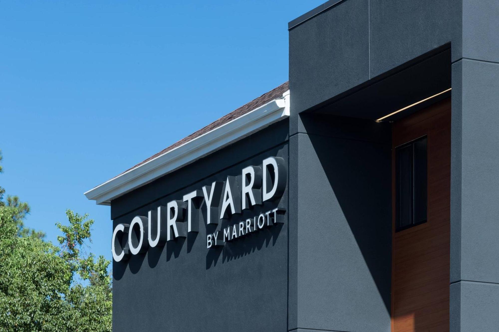 Courtyard By Marriott Pensacola Hotel 3*