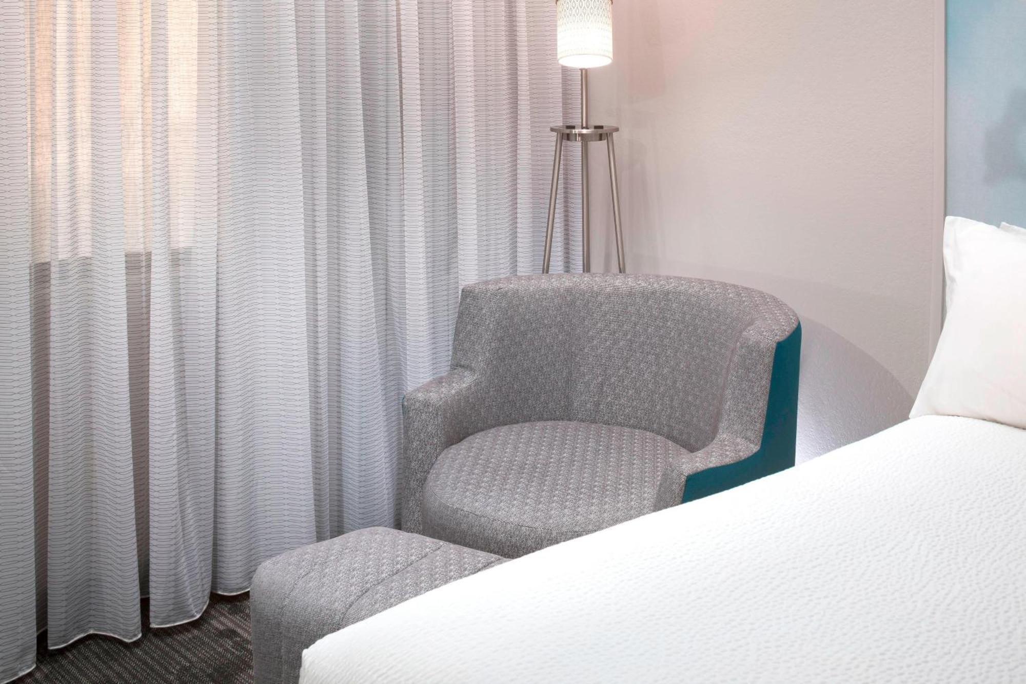 Hotel Courtyard By Marriott Pensacola 3*
