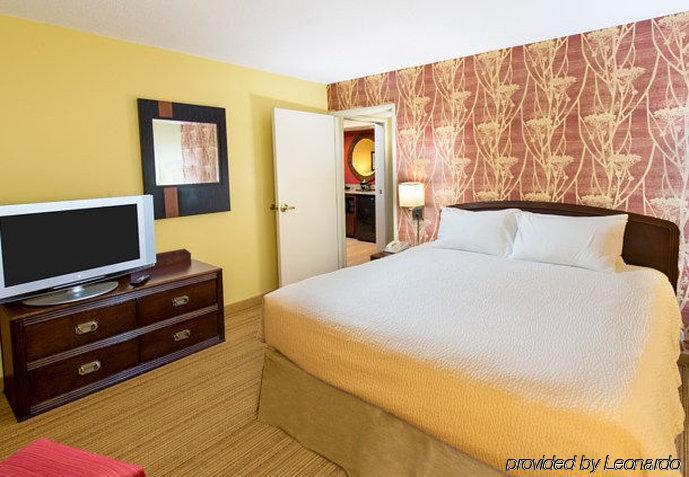 Courtyard By Marriott Pensacola
